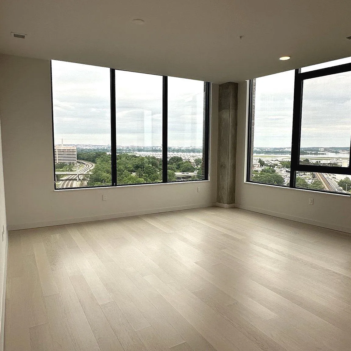 2 bed, 2.5 bath, 1456 sqft, $5,699 — Photo 4