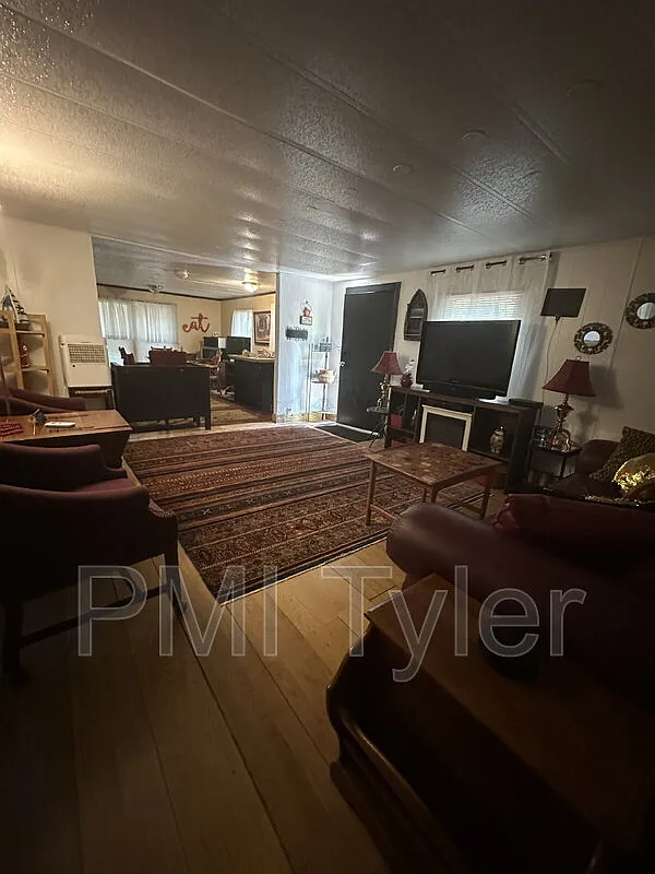 2 bed, 1.0 bath, 896 sqft, $900 — Photo 4