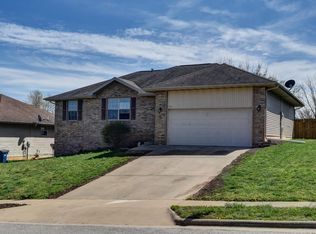106 W Twin Oak Dr, Nixa, MO 65714