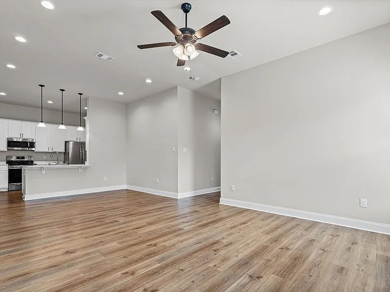 950 Gibson Ct — Photo 4