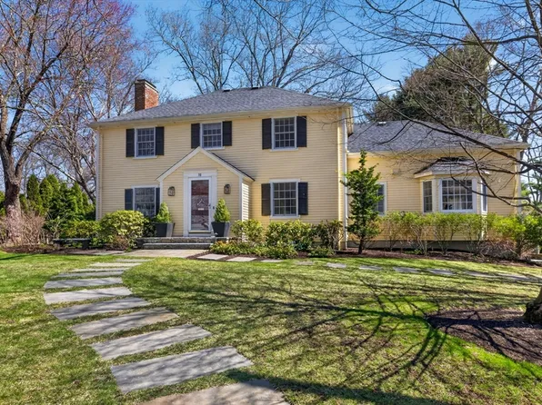 15 Standish Cir, Wellesley, MA 02481