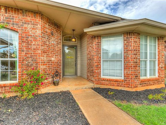 5th image of 2113 Summer Hollow Ln