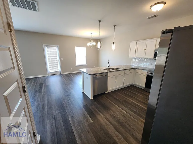 2722 Arnold Dr SE — Photo 6