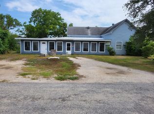 501 1st St, Palacios, TX 77465