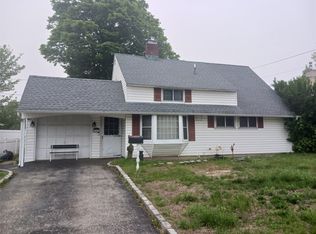 267 Elm Dr S, Levittown, NY 11756
