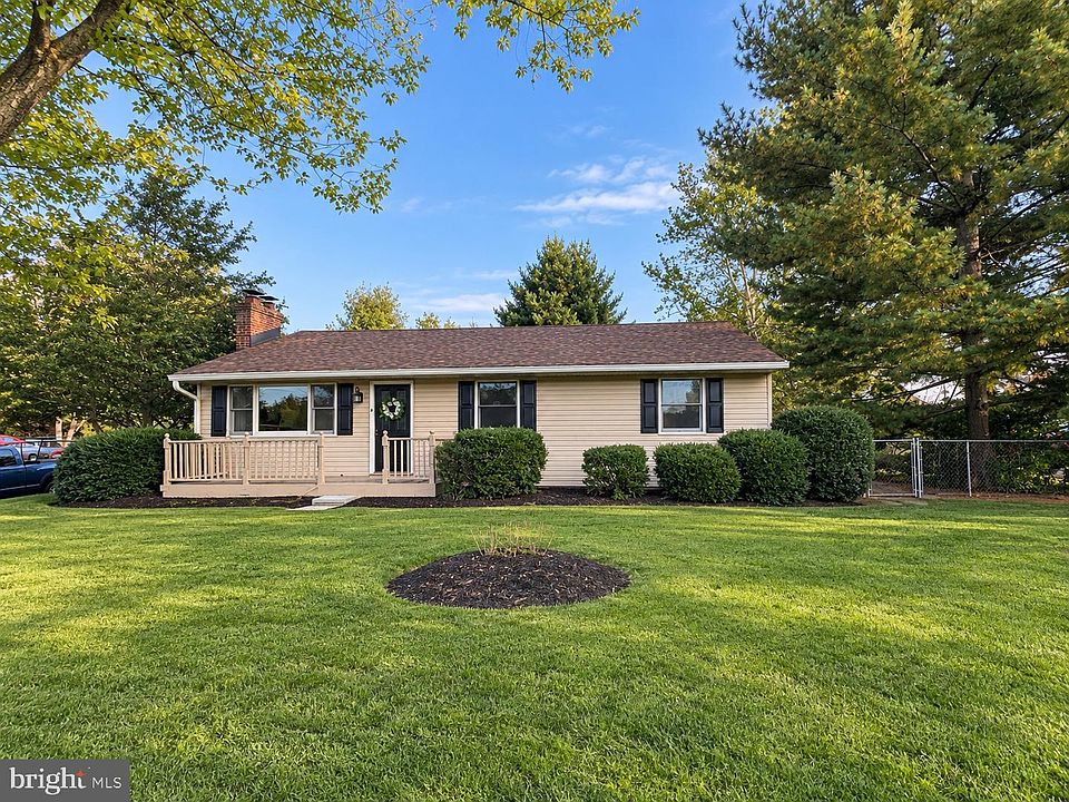 1st image of 2 Country Ln