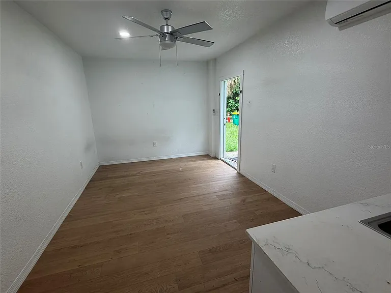 205 S Chandler Ave — Photo 16
