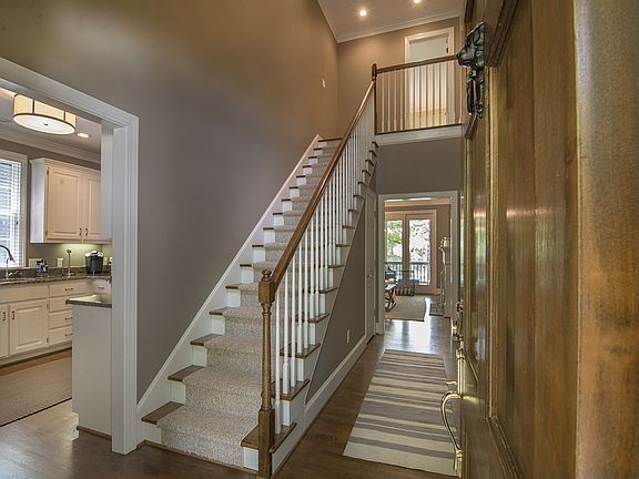4th image of 1030 Dogwood Dr