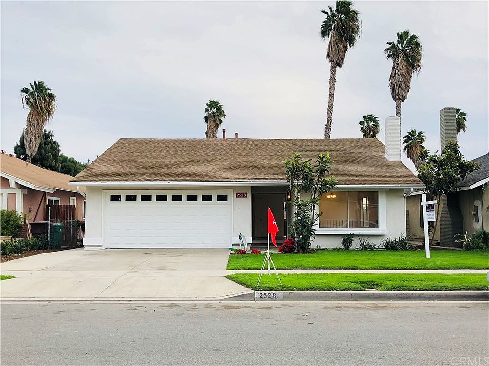 1st image of 2528 W Hood Ave