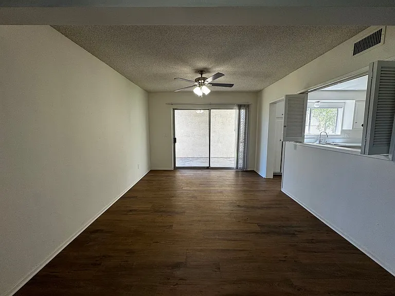 100 - Kimberly Apartments — Photo 32