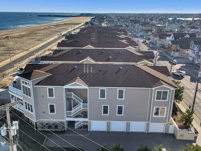 209 Beachfront #1 — Photo 30