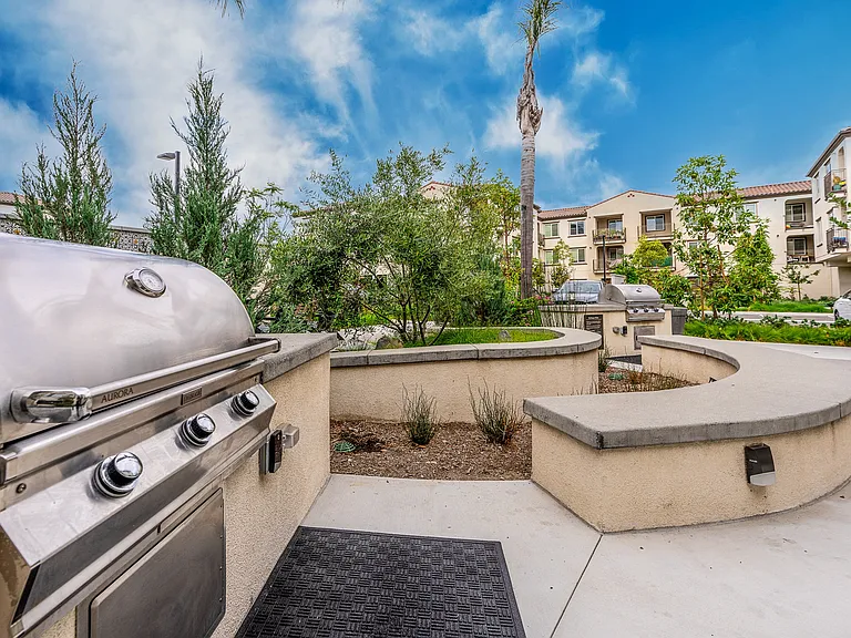 Los Alamitos Luxury Apartments — Photo 10