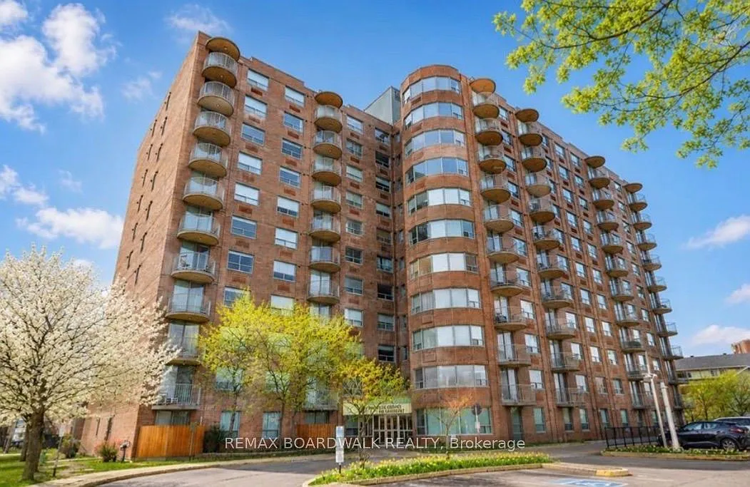 Vista Court — Photo 1