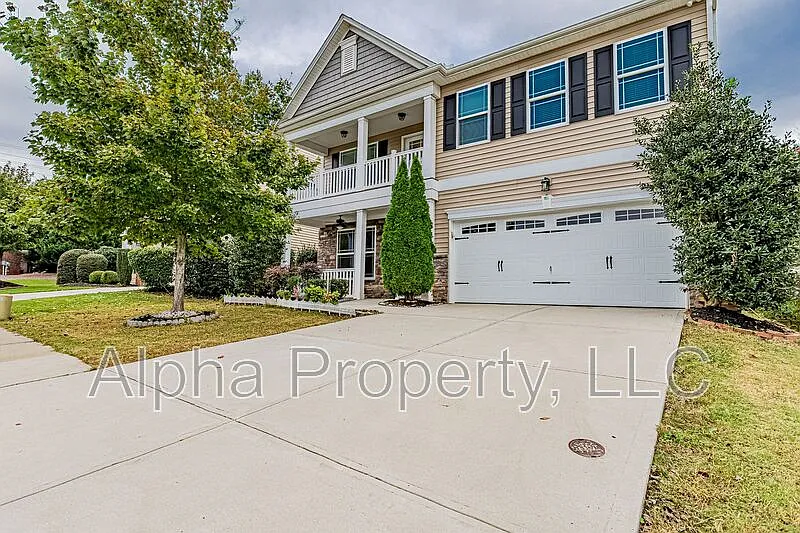 4 bed, 2.5 bath, 2679 sqft, $2,300 — Photo 2
