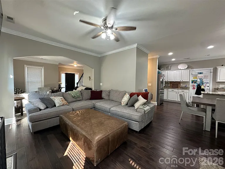 819 Stargard Ct — Photo 15