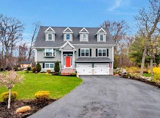 14 Catarina Ln, Woburn, MA 01801