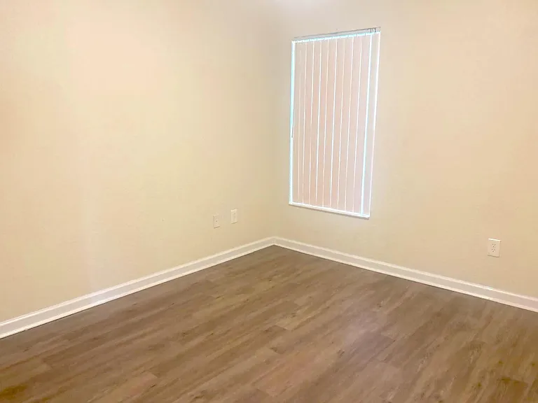 5134 SW 41st St — Photo 3