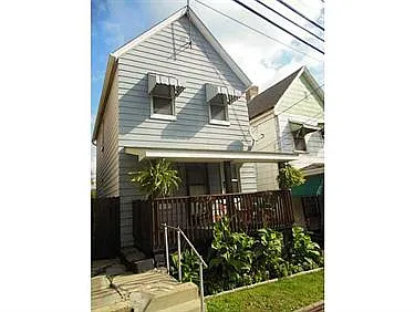 718 East St photo 1