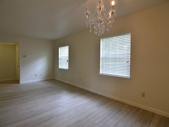 5th image of 944 Whitehall Dr
