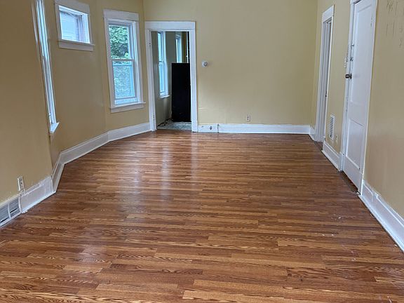5th image of 412 Cornwall Ave #2