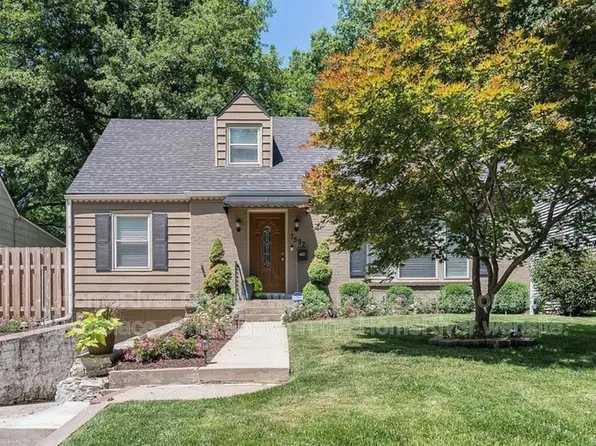 7592 Walnut St, Kansas City, MO 64114
