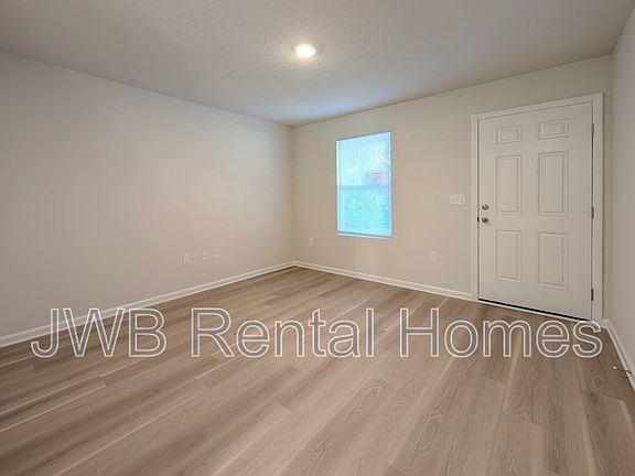5th image of 4821 N Pearl St
