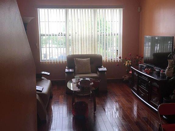 3rd image of 15 Wellbrook Ave