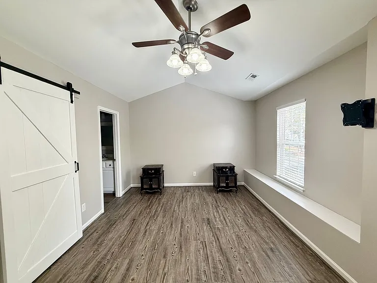 917 Creek Crossing Trl — Photo 12