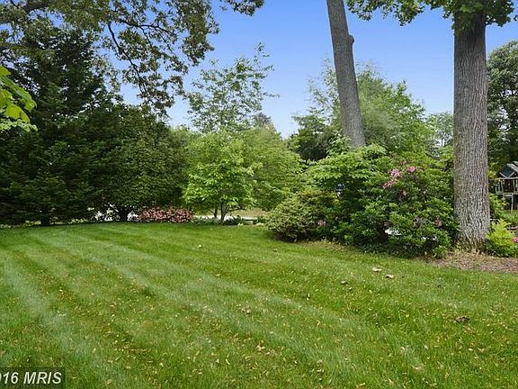 3rd image of 202 Triple Oak Ct