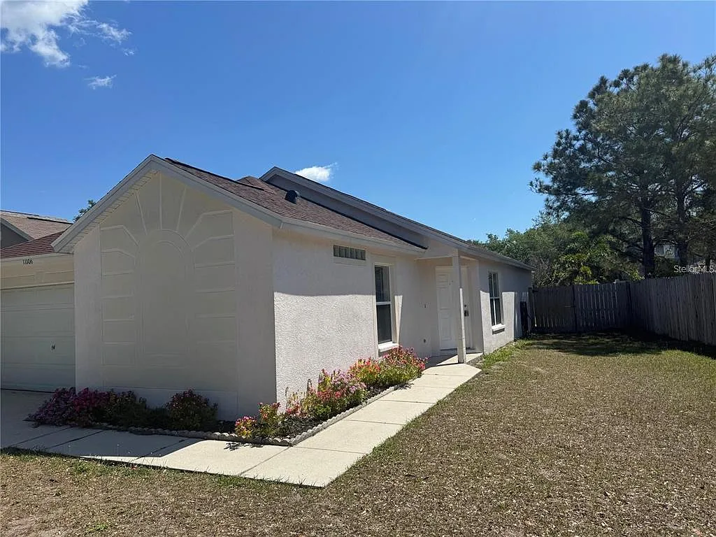 4 bed, 2.0 bath, 1343 sqft, $1,800 — Photo 3