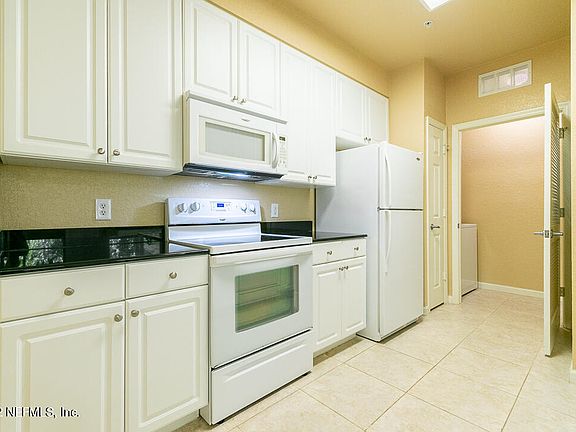 2nd image of 8539 GATE Parkway W #1534