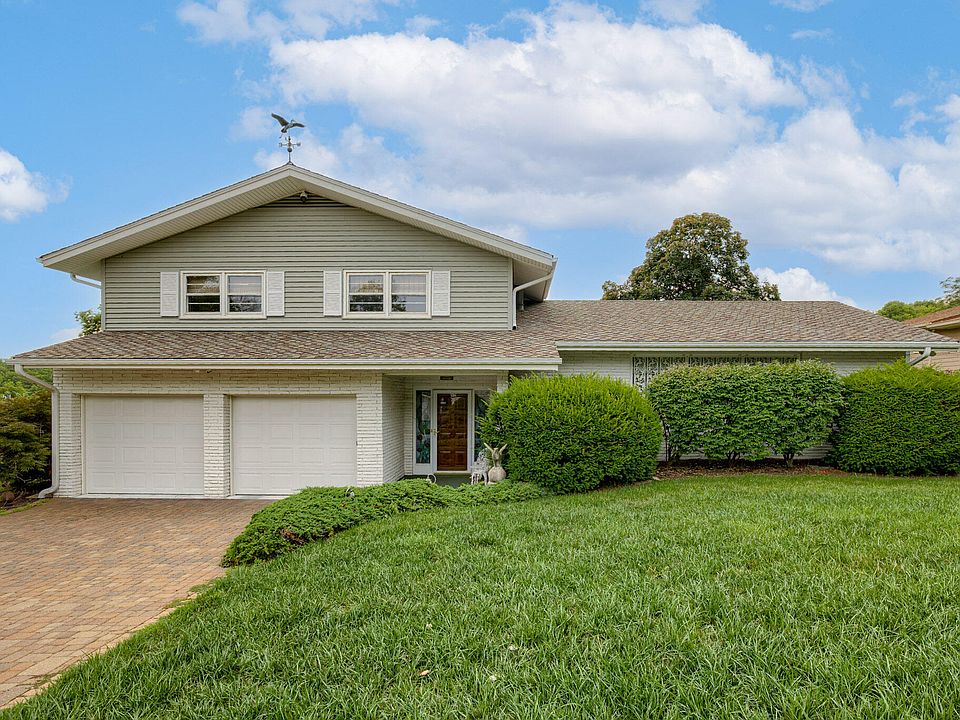 1st image of 68 Bellevue Dr