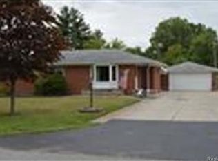 2126 Maplecrest Dr, Carleton, MI 48117