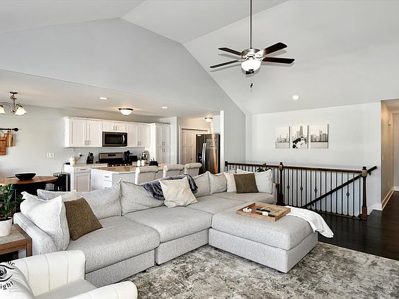 3rd image of 6104 Park View Dr