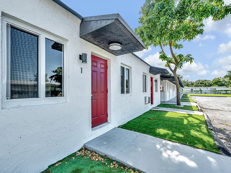 2308 Jackson St — Photo 3