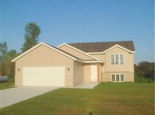 449 Nicholas Dr, Zumbro Falls, MN 55991