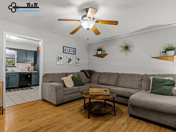 3rd image of 112 S Basswood Ave