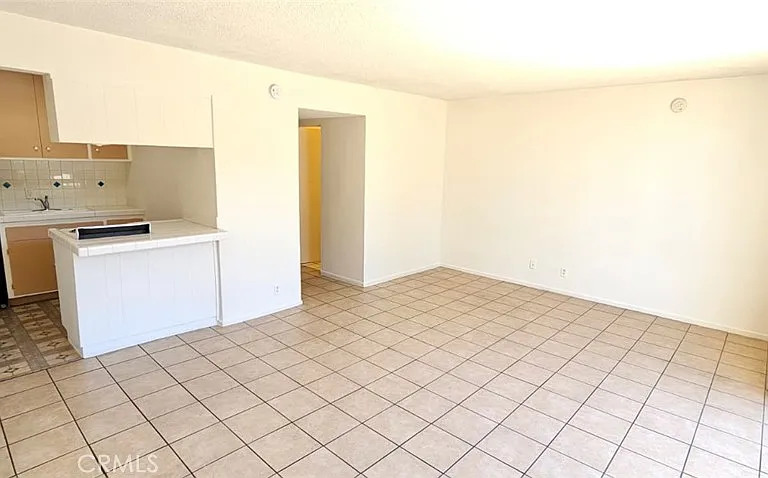 206 N Park View St #104 — Photo 14