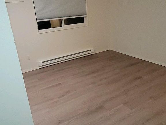 4th image of 3329 E 57th Ave
