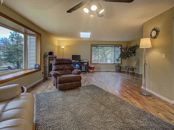 5th image of 10801 NE 20th Ct