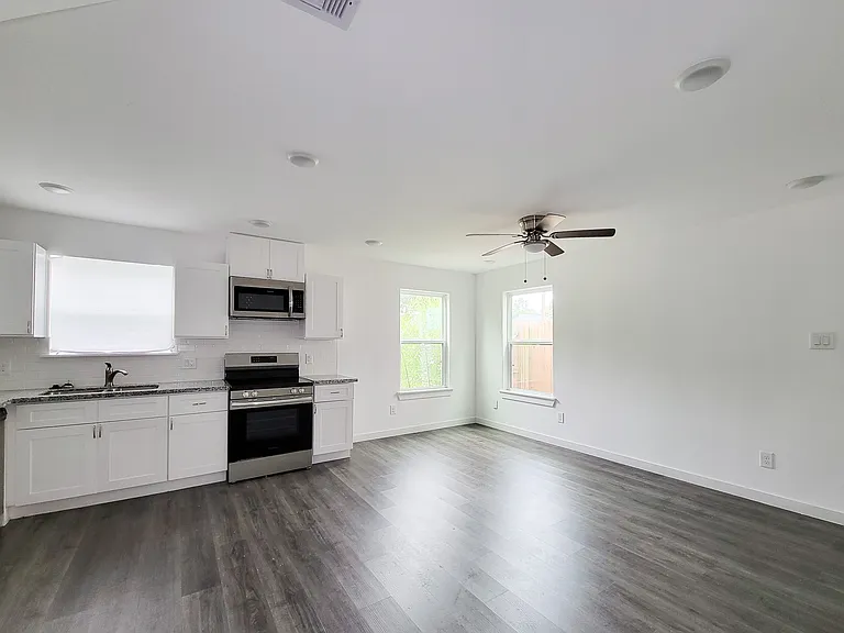 8122 Sterlingshire St #A — Photo 37