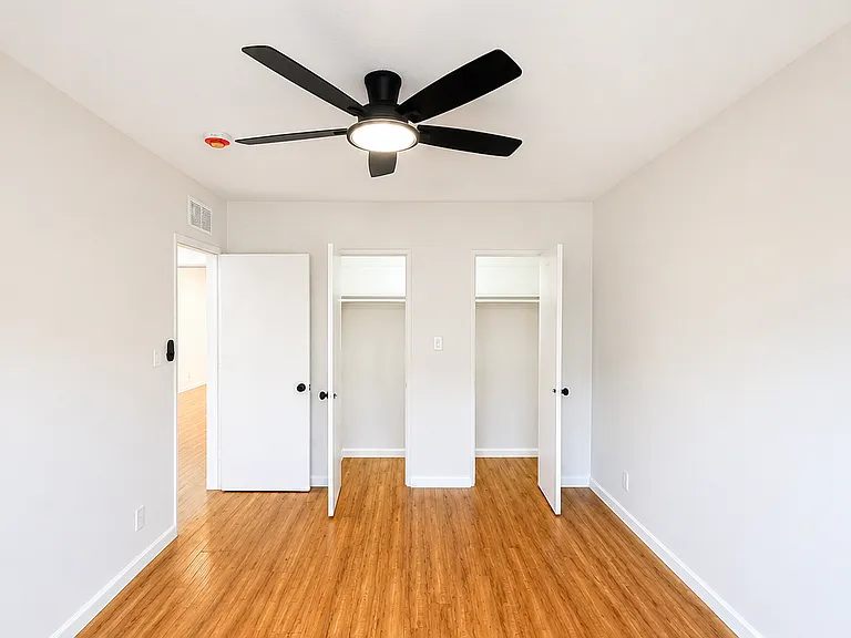 1037 N Genesee Ave #9 — Photo 8
