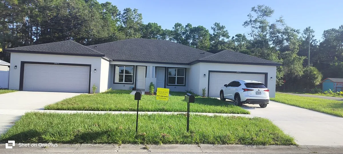3 bed, 2.0 bath, 2298 sqft, $2,350 — Photo 2