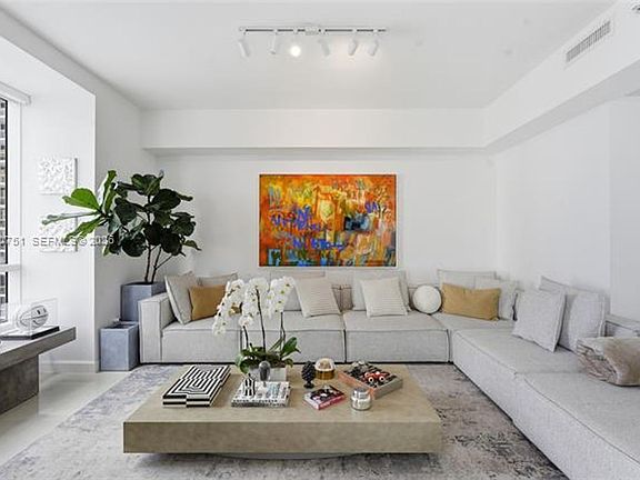 2nd image of 601 NE 27th St #1506