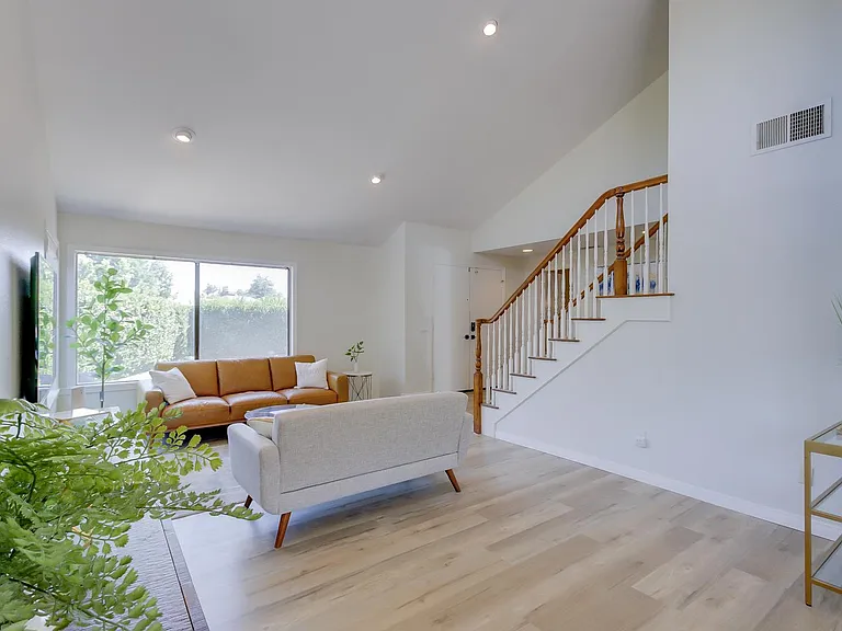 25425 Mandarin Ct — Photo 38
