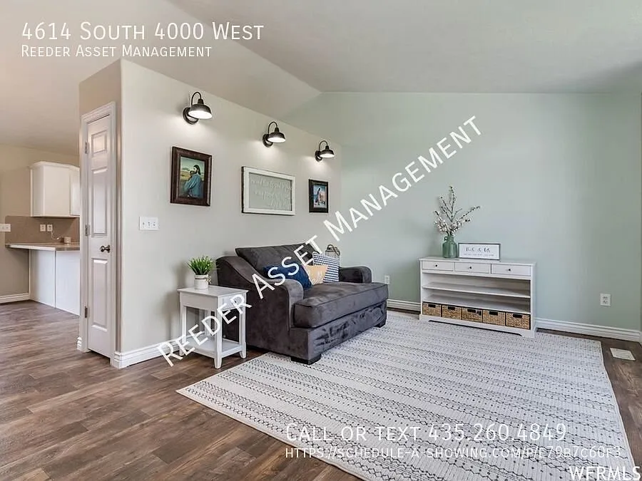 5 bedroom 3 bathroom Home in Roy with a Balcony! — Photo 4