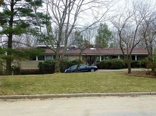 24 Bramble Ln, Melville, NY 11747