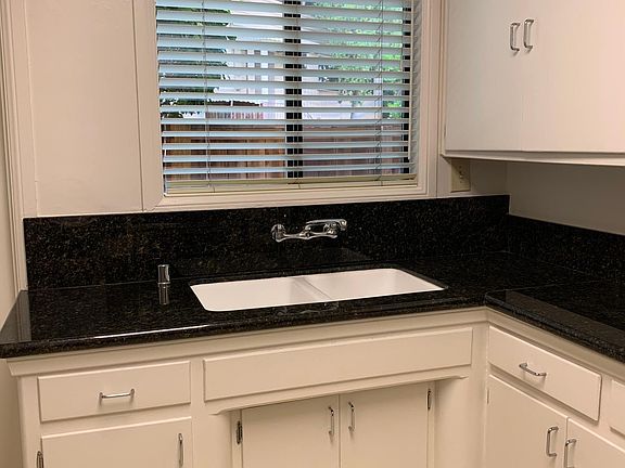 3rd image of 3153 Barbara Ct APT A