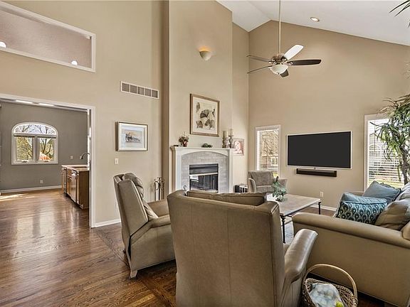 4th image of 3925 SW Windsong Dr