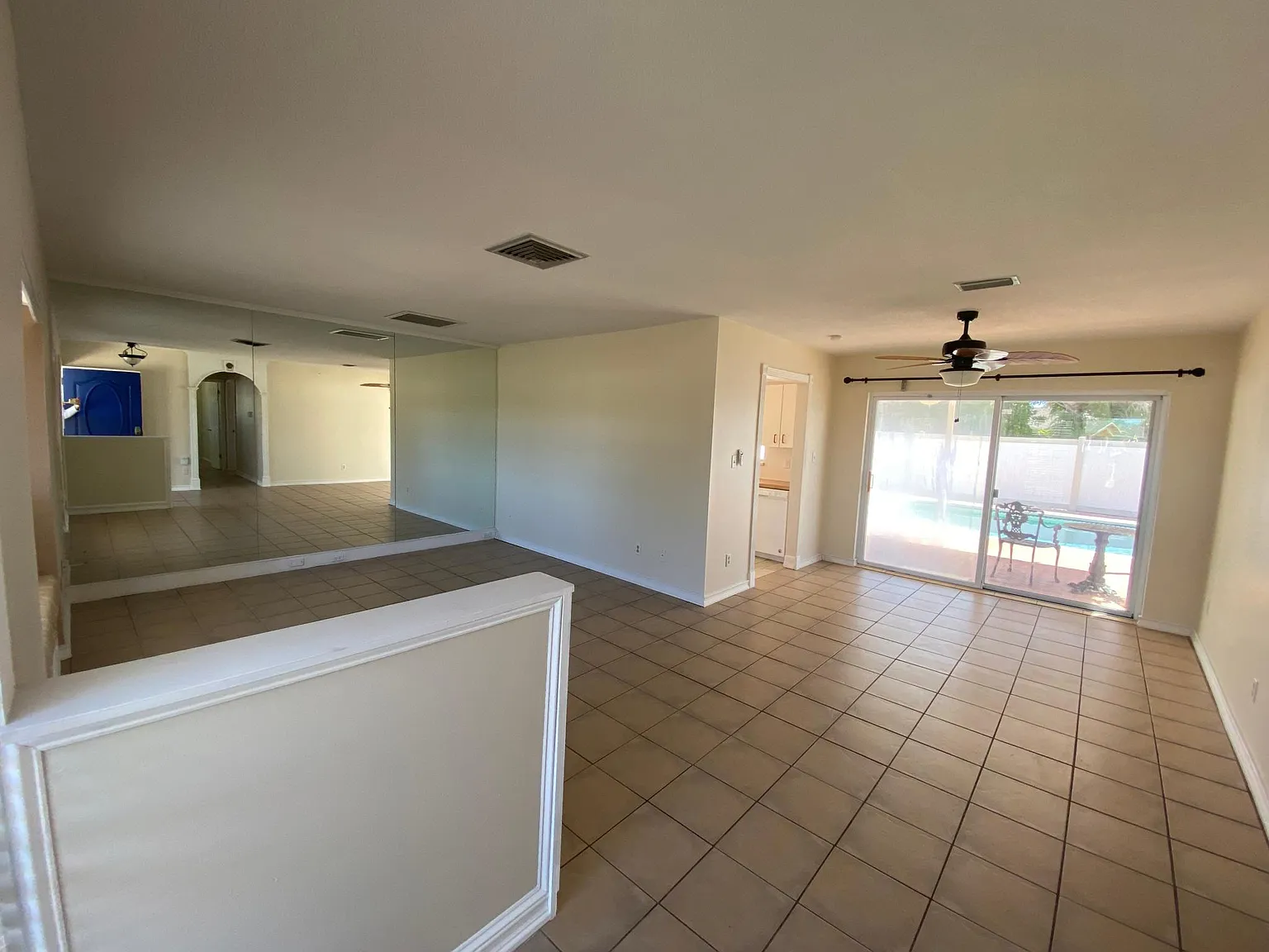 2 bed, 1046 sqft, $2,200 — Photo 3
